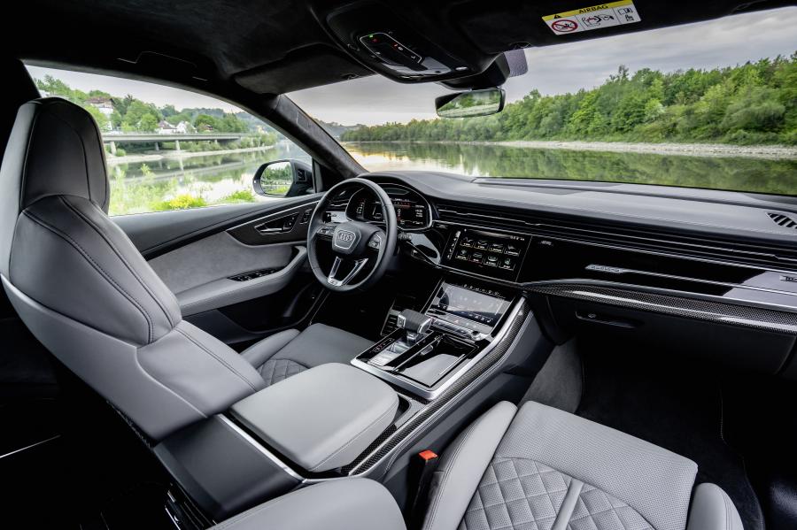 Интерьер Audi SQ8 TFSI 2020 года  (WW) (фото 11 из 20)